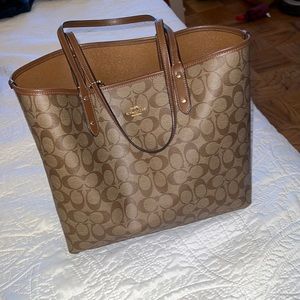 Reversible COACH tote 🤎